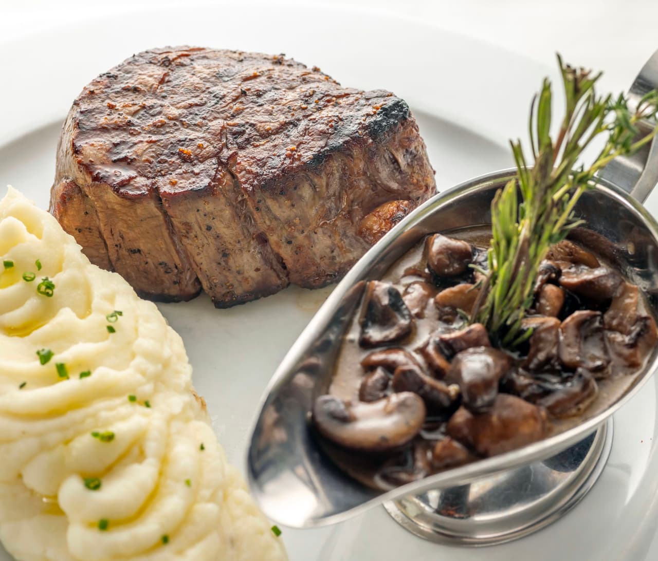 Royal 35 Steakhouse